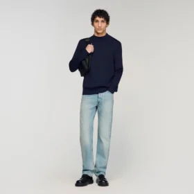 Wollpullover mit hohem Kragen