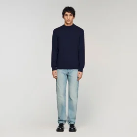 Wollpullover mit hohem Kragen