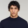 Wollpullover mit hohem Kragen