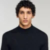 Wollpullover mit hohem Kragen