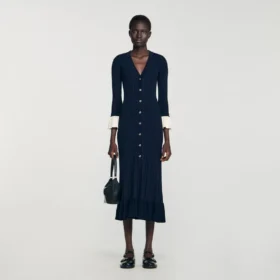 Zweifarbiges Midi-Strickkleid