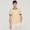 Zweifarbiges T-Shirt mit Aufnäher